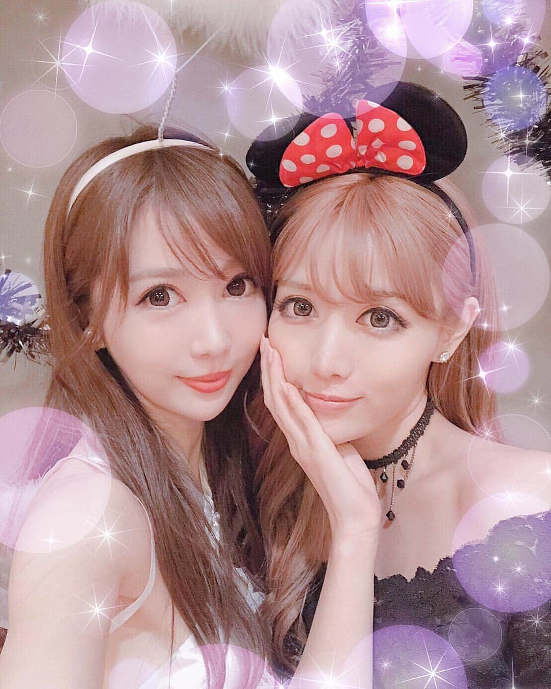 関有美子のインスタグラム：「🌸🌸🌸🌸🌸 . . ハロウィンパーティで モデルさんでお洋服ブランドを持ってる 静香ちゃん @mutoshizuka0204  と仲良く💕 . . 話してみたら中身が似てて お互いびっくり🤔笑 何歳になっても友達って増えるなぁと 最近実感😊✨ . 静香ちゃんのお洋服 @radychan_no_insta  とっても可愛いからワンピースとか冬服 これから買う予定💕😍 . . #可愛い#mama#男の子ママ #rady好きさんと繋がりたい#rady #halloween#halloweencostume#天使コス#コスプレ#アメリカンクラブ#東京アメリカンクラブ」