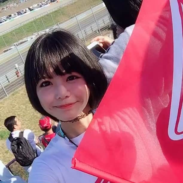 美環のインスタグラム：「ちょっと遅くなったけど観て下さいっ🏍🏆🎉🍾 #MarcMárquez #マルクマルケス #ツインリンクもてぎ #MotoGP2018 #美環 #コスプレイヤー #コスプレ #次世代コスプレイヤー #アニメ #ゲーム #フィギュア #サバゲー #サバゲー女子 #原型師 #猫大好き #熊大好き #熊猫大好き #cbr250r乗り #webオートバイ #オートバイ女子 #摩托車 #熊貓 #貓 #cosplay #摩特車 #角色扮演 #モーターマガジン社 #honda」