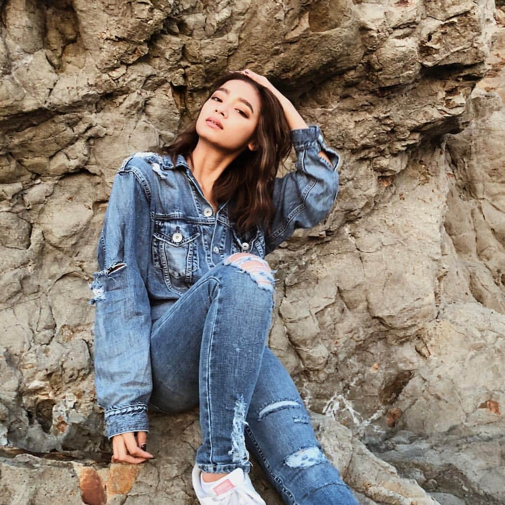 遠山茜子さんのインスタグラム写真 - (遠山茜子Instagram)「denim×denim ・ jacket:#gyda bottom:#flove ・ ・ #denim#code#ootd#fashion#girl#cool#instagood#gジャン#denimondenim#あかねこ」11月1日 21時52分 - akane_016t