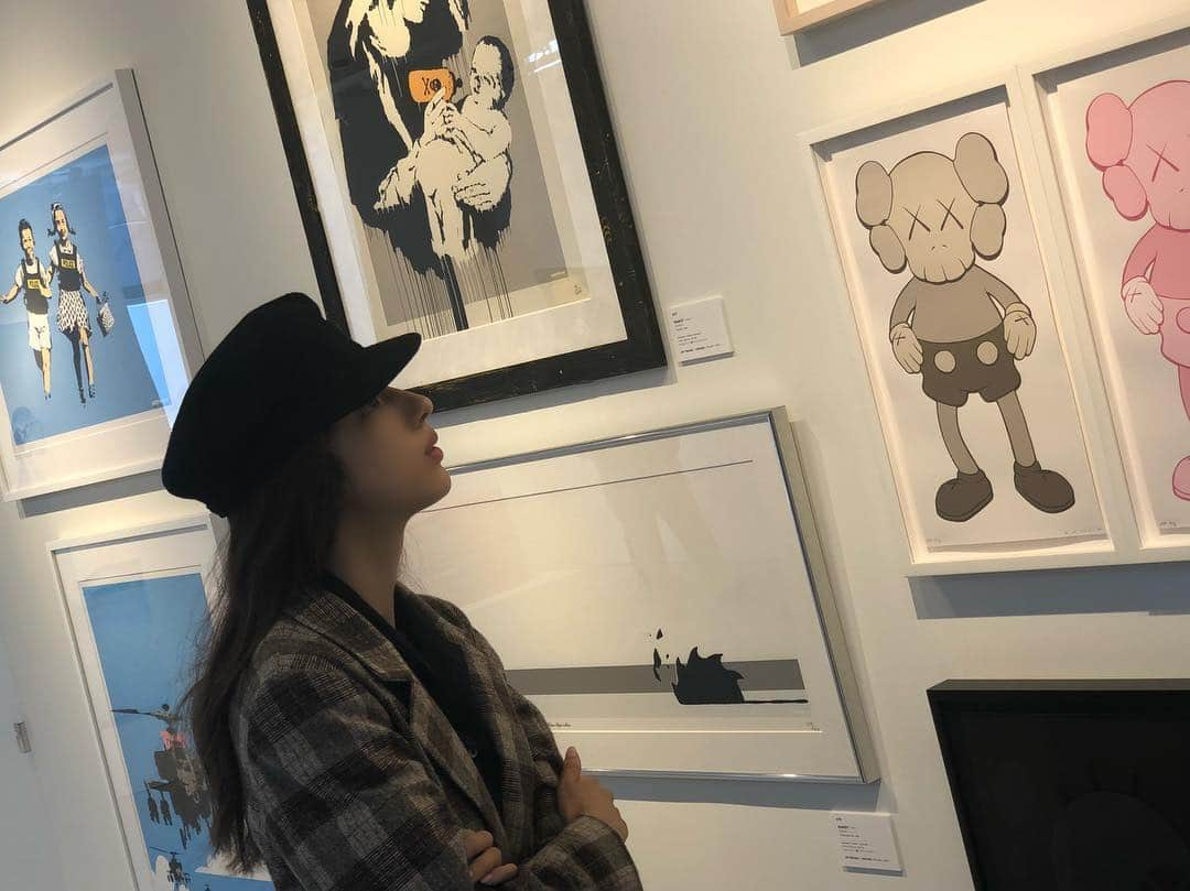 愛甲千笑美さんのインスタグラム写真 - (愛甲千笑美Instagram)「Banksy @banksy もkaws @kaws もたくさんあって、気になるものが多すぎた、、🤤🤤🤤🤤」11月1日 15時03分 - chiemyyyyy