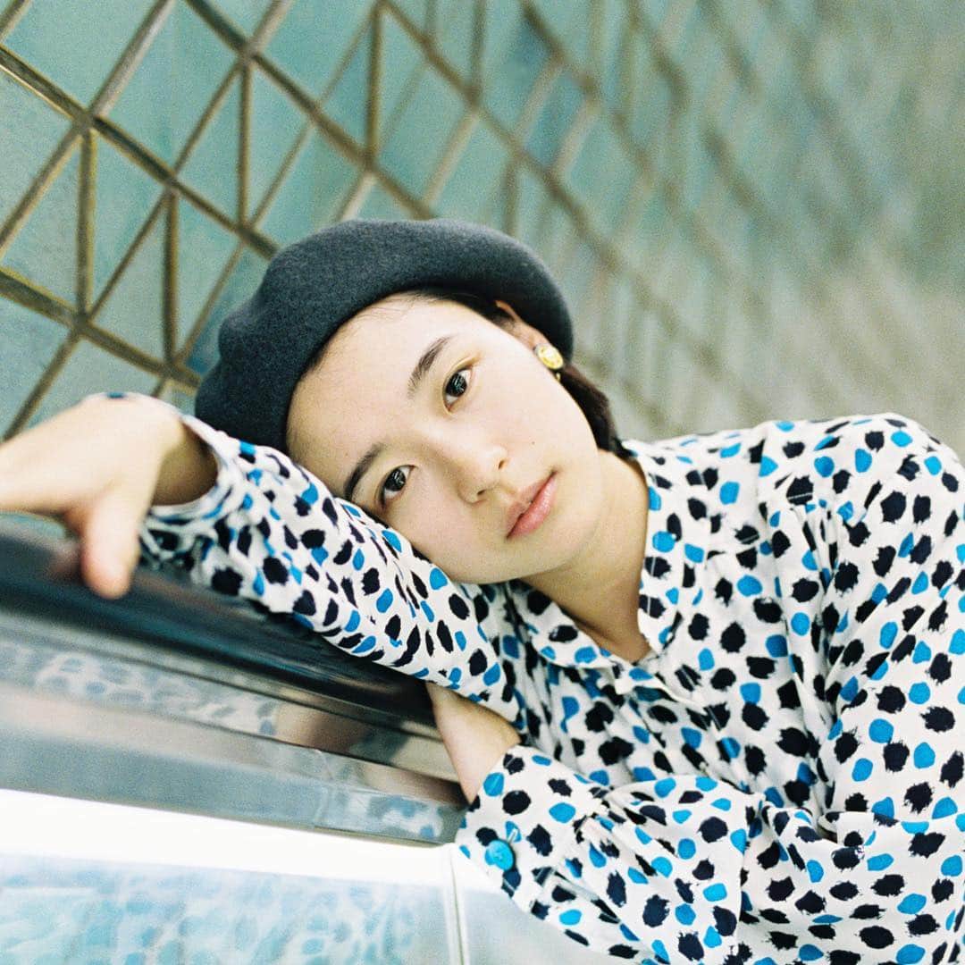 濱田英明のインスタグラム：「@narumi_05 for @shibubill, 2018 #鳴海唯 #yuinarumi  #ニュー新橋ビル #eos1v」