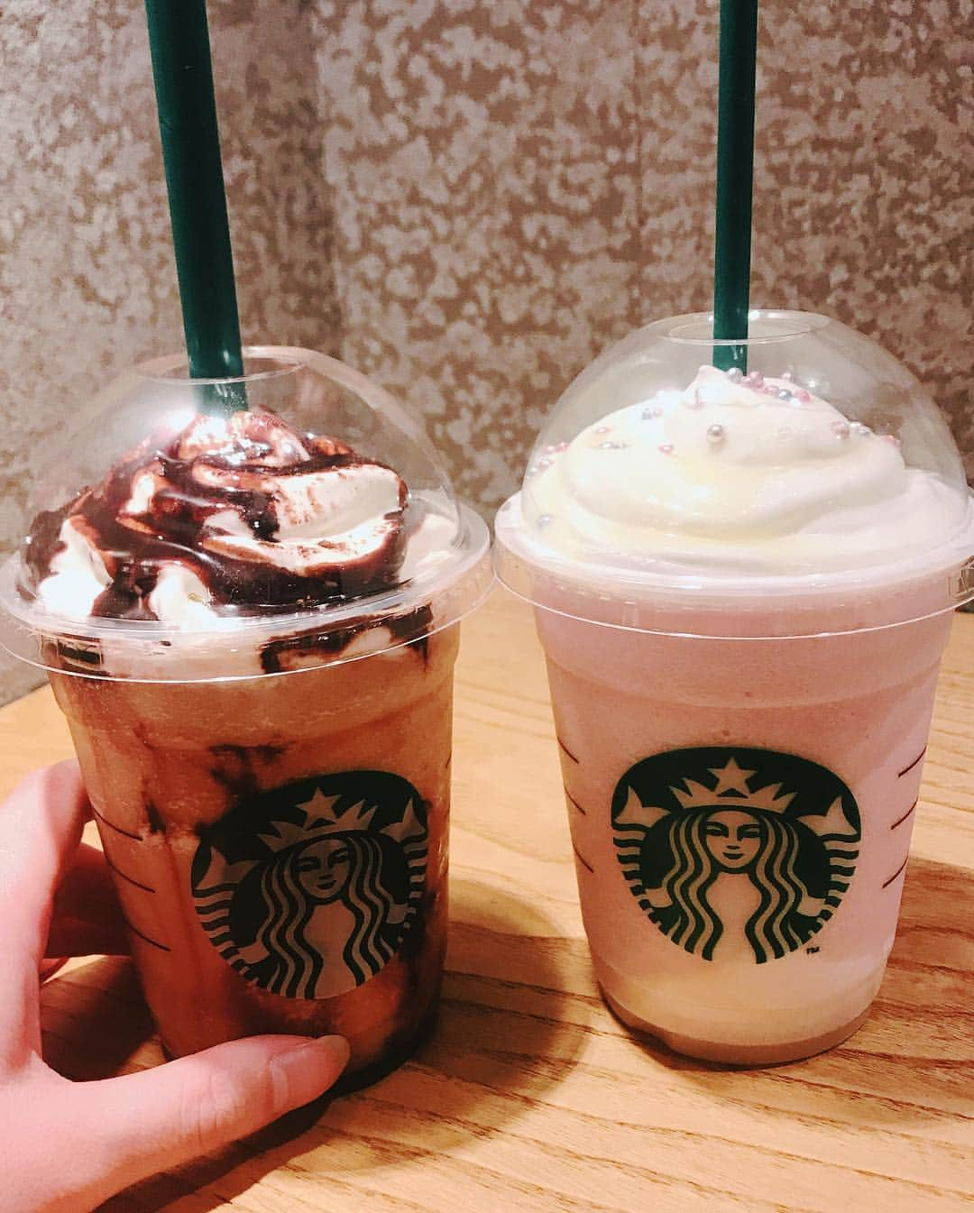 宮下舞花さんのインスタグラム写真 - (宮下舞花Instagram)「#starbucks  の#ハロウィン 限定フラペチーノ飲んだよ💜🎃🍎 . . 舞花は#ハロウィンウィッチフラペチーノ®︎ でささらは#ハロウィンプリンセスフラペチーノ だよ💕👸 わたしはどう考えてもウィッチな見た目なので（残念）コチラ。 . . りんごがいっぱい入ってて美味しかったし、滑り込みセーフでハロウィン当日に飲めてはぴはぴさんな2人でした😍✌️ . . #happyhalloween #haloween #trickortreat #トリックオアトリート#idol#女の子#followｍe #instagood #instafashion#フォロー#followalways #japanesegirl #japaneseidol#舞花#宮下舞花#放課後プリンセス#スタバ#スターバックス#ハロウィンプリンセスフラペチーノ #ハロウィンウィッチフラペチーノ」11月1日 19時26分 - maikamaimaika