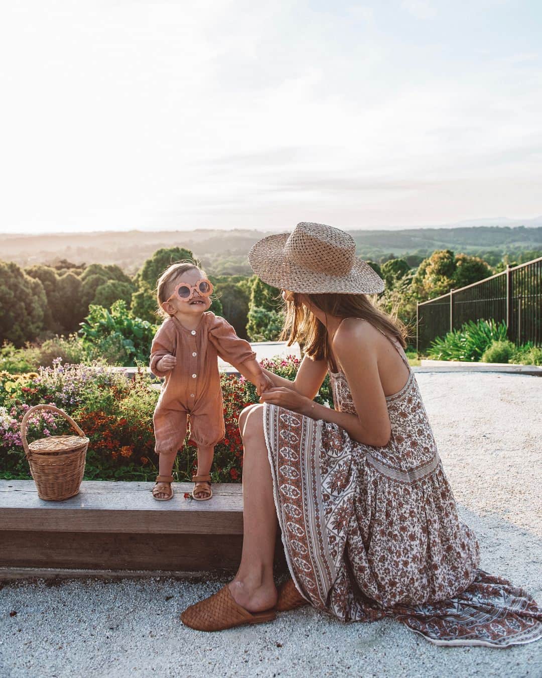 ジェシカ・スタインのインスタグラム：「Somehow it is the smallest human I’ve ever known that has the biggest personality ✨🌻🌈😎🍄」
