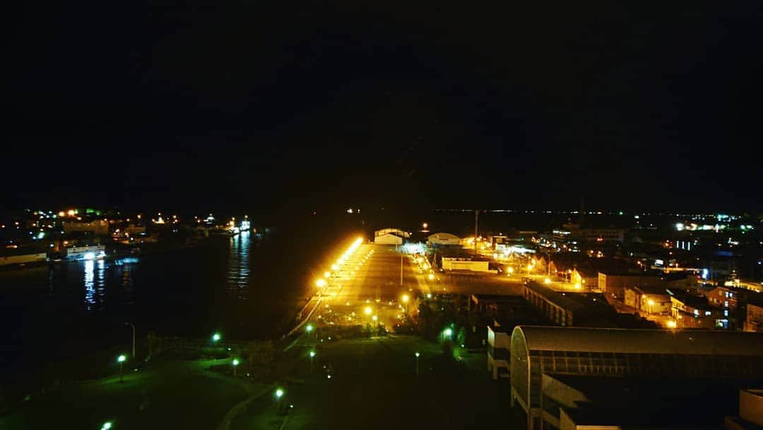 大黒摩季さんのインスタグラム写真 - (大黒摩季Instagram)「だけど、空気が引き締まって #釧路港 の #夜景 が美しくて、イイ写真が撮らさる🌠やっぱりHOME #北海道 は #ピリついた心の放電をしてくれる よ。 :  #釧路 #エンジン01in釧路 #大黒摩季」11月1日 20時49分 - makiohguro
