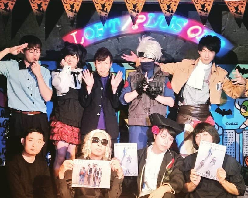 高倉陵さんのインスタグラム写真 - (高倉陵Instagram)「ハロウィーンはちゃんとハロウィーンしました。 新宿ロフトプラスワンで 『ナルシストライブ』  #三拍子#三拍子高倉#高倉陵#ハロウィーン#ナルシスト#narcist#マタドール#matador#鬼ヶ島和田#魔女の宅急便#キキ#進撃の巨人#三福エンターテイメント#リヴァイ#リニア酒井#ローランド様#流れ星瀧上#かかし#今野浩喜#アントワネット王子#地下アイドル#comedian#comedy#japanese#Standupcomedians#funny#Halloween#happy#」11月1日 23時54分 - takakulife