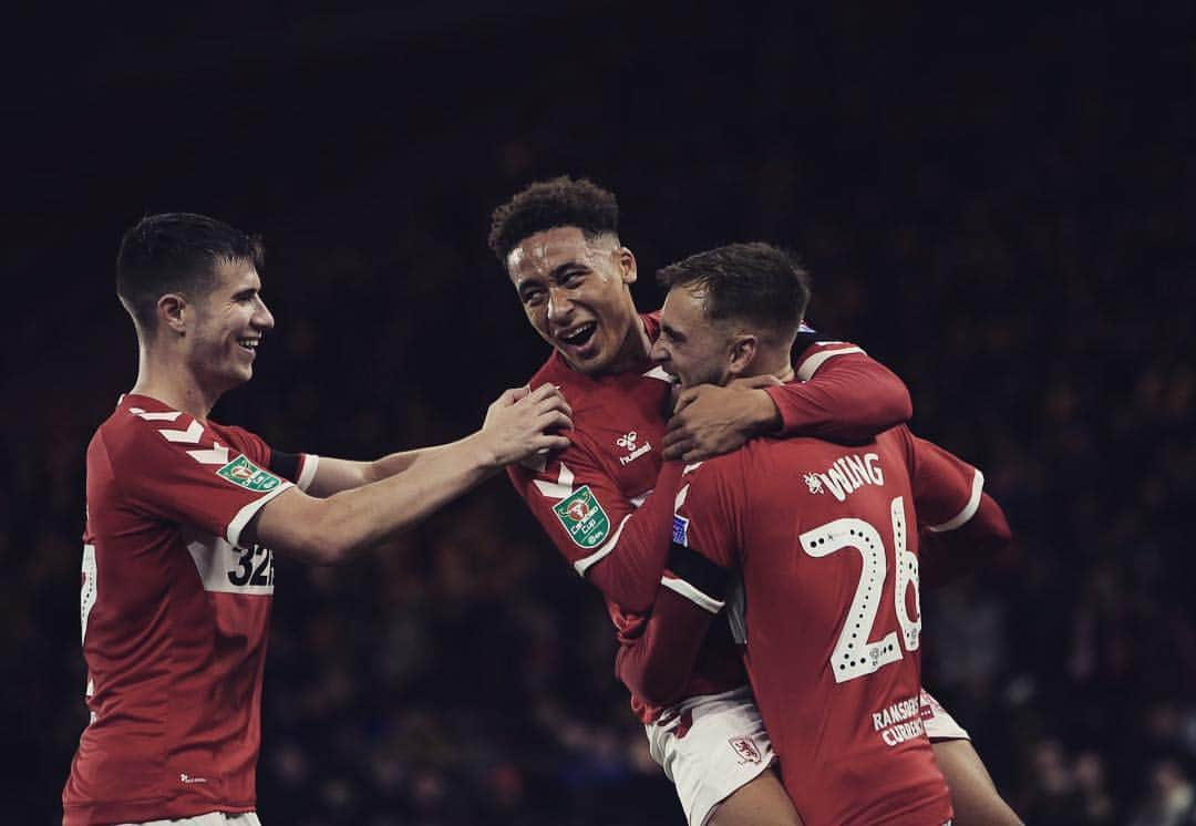 パディ・マクネアのインスタグラム：「Into the Quarter finals😄⚽️ #utb」