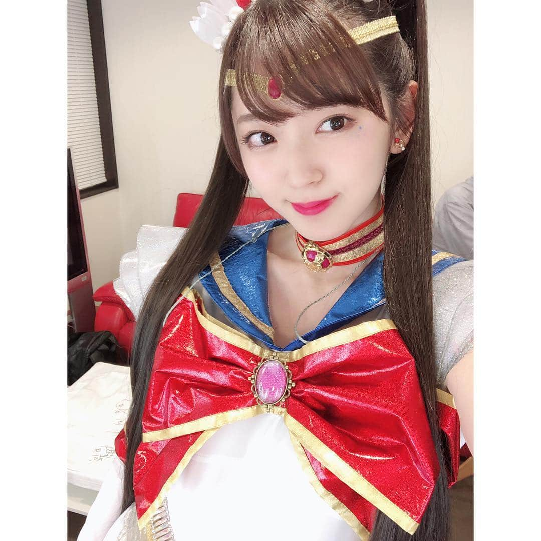 鈴木愛理さんのインスタグラム写真 - (鈴木愛理Instagram)「✴︎ アカシックさんとの対バンライブ、ありがとうございました💗 . めちゃめちゃ楽しかったぁ！！！！！最高に熱いライブだったし、アカシックさんもカッコよすぎたしファンのみんなも最高だったぁぁ😭💘きてくれたみんなありがとうでした！！ . アカシックさんの『愛×Happy×クレイジー』をカバーさせていただいたのですが、とても難しかったけど楽しかったです💗💗💗 . 今回は遅れてきたハロウィンということで、コスプレしたのですが☺️♡ . 鈴木愛理チームはセーラームーン🌙☆アニメコスプレは何気に初かもです！！！写真上げていきますね💗💗💗 . . #セーラームーン #ライブナタリー #鈴木愛理 #アカシック」11月2日 0時06分 - airisuzuki_official_uf