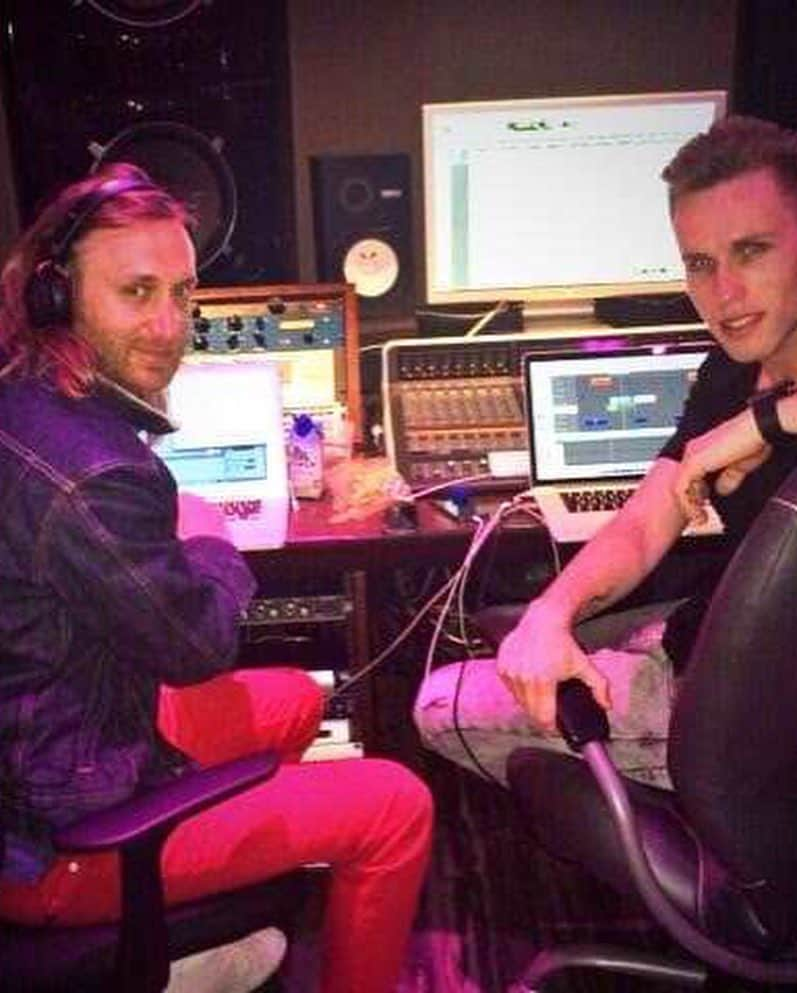 ニッキー・ロメロさんのインスタグラム写真 - (ニッキー・ロメロInstagram)「6 years ago I got my first email from David Guetta, about the side chain of my remix for Green Velvet - Flash. It was the beginning of the most important chapter of my career, until this day he was one of the first artists that believed in me, and helped me growing in this industry. Forever thankful, also we just finished a new record, great seeing you brother!」11月2日 0時48分 - nickyromero