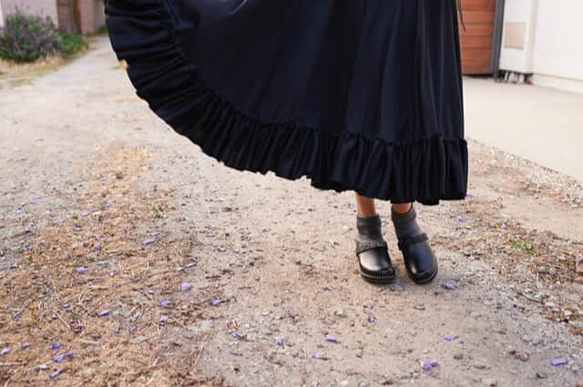 NewbarKのインスタグラム：「LIMITED EDITION! INTRODUCING THE NEWBARK CLOGS. 👉🏽 Tap the picture to pre order your authentic sweedish clogs with crystal band. . #PHOTO @marienoorbergen #MODEL @kissser #MAKEUP @glamrogers #HAIR @yiotispanayiotou . #ClogsAreBack #ClogsAndSocks #Clogs #Clogsstyle #sweedish #limitededition」