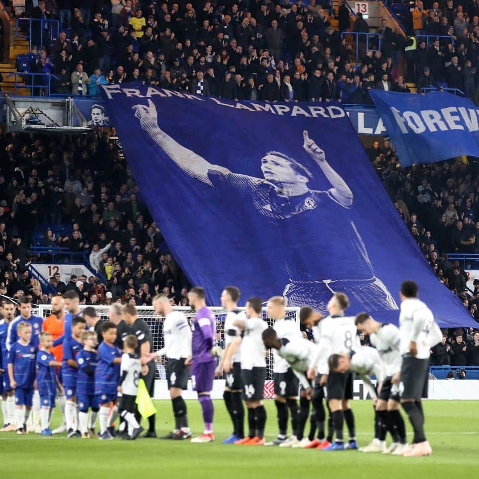 フランク・ランパードのインスタグラム：「A huge thanks to everyone for such a warm welcome last night. Stamford Bridge is so special to me and the incredible reception I received from the Chelsea fans is something that will stay with me forever. Thank you to the fantastic Derby fans for supporting the team and myself so passionately. I’m very proud of my team’s performance and for the hard work everyone is putting in. 💙💙🐑🐑」