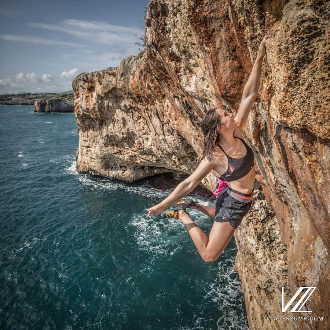 ユリア・クルーダーさんのインスタグラム写真 - (ユリア・クルーダーInstagram)「Daydreaming about Mallorca 💭 #tb • And also..can it stop raining around Slovenia so I can climb??!! 🙄 📸: @vladek_zumr  @scarpaspa #climbing #dws #psicobloc #Mallorca #girlswhoclimb #climbing_lovers #climbing_worldwide #climbing_is_my_passion #climbinggirl #climbing_photos_of_instagram」11月2日 5時32分 - julijakruder