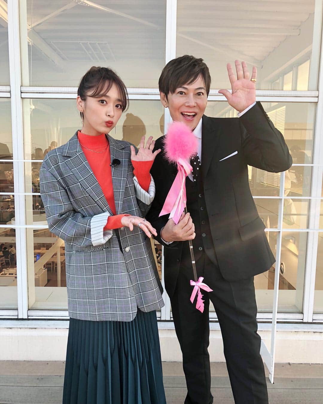 近藤千尋のインスタグラム：「お肌つるつるな、 @kojiuematsu  さんと💖  ヒルナンデス収録でした📺 今日も勉強になりました💗 オンエア情報また更新します🤗 明日、明後日は 軽井沢プリンスショッピングプラザで イベントでございます🌈 1部11時〜 2部14時〜です❤️❤️ 是非会いに来てください💞🤤」