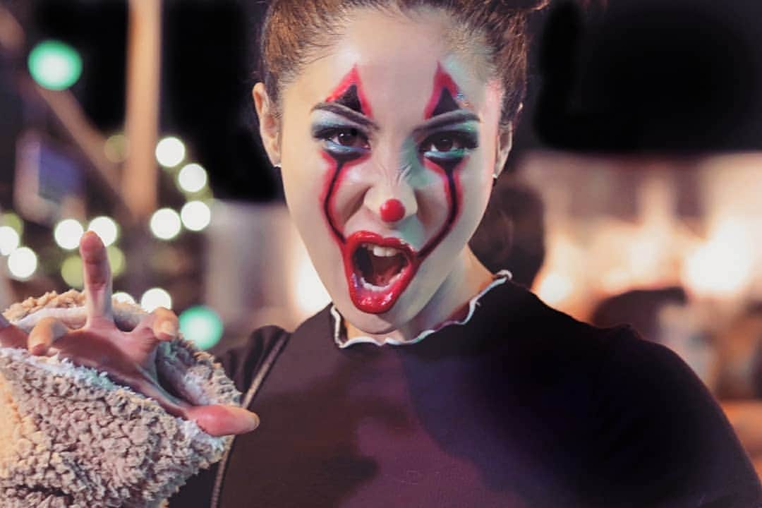 のインスタグラム：「Make up💄by me🙋haha @ikumiyoshimatsu . It was fun✨👍 . . ピエロメイクは自分で～😂なかなか楽しかったけどメイクって難しいね💦 . . #ハロウィンメイク #口がケチャップみたい #思いきりが足りない #もののけ姫のようにも見える #悪魔じゃないよ #ピエロだよ #自分メイク #吉松育美  #halloween #happyhalloween #weho #WestHollywood #love #fun #joy #mood #trickortreat #smile #ikumi」