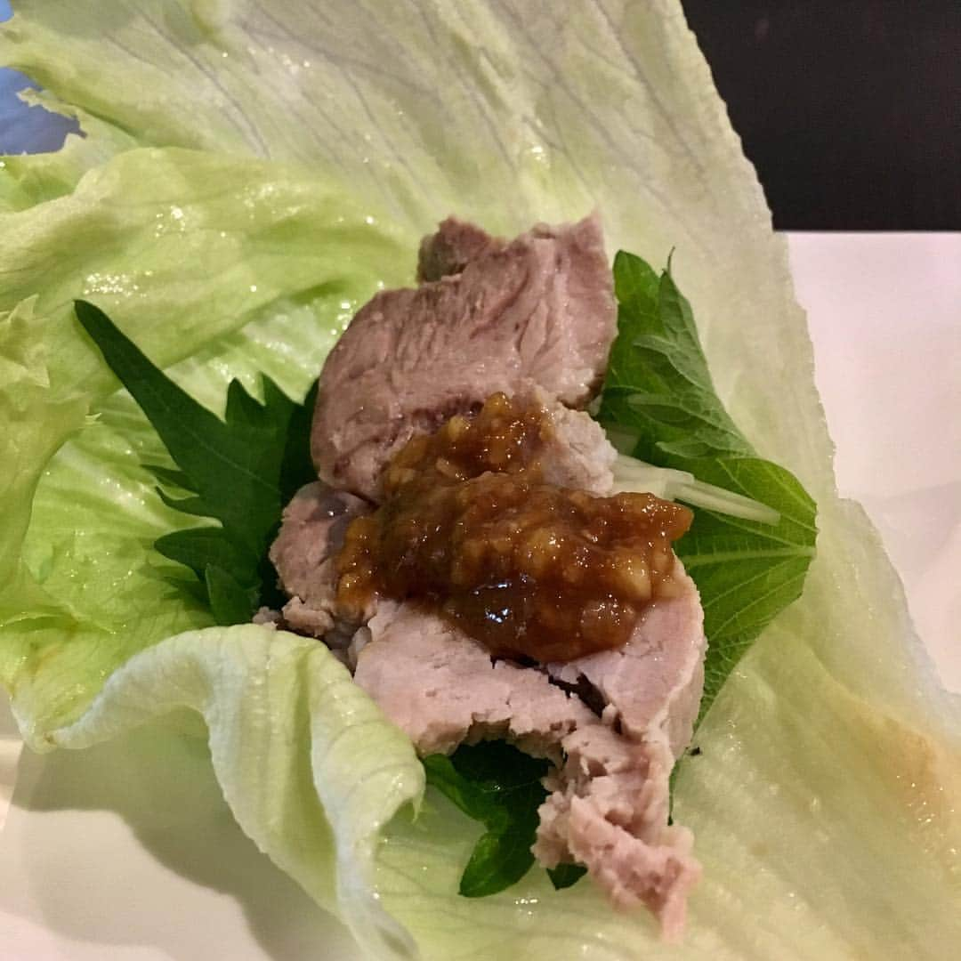 みきママさんのインスタグラム写真 - (みきママInstagram)「やわらか〜い#紅茶豚です〜🐷 塩豚みたいに1晩ねかさなくても1時間ねかせるだけでOKです‼️ 紅茶のティーバック2個で驚きのやわらかさに〜‼️ #みきママ #みきママレシピ  #yummy」11月2日 12時39分 - mikimama_official