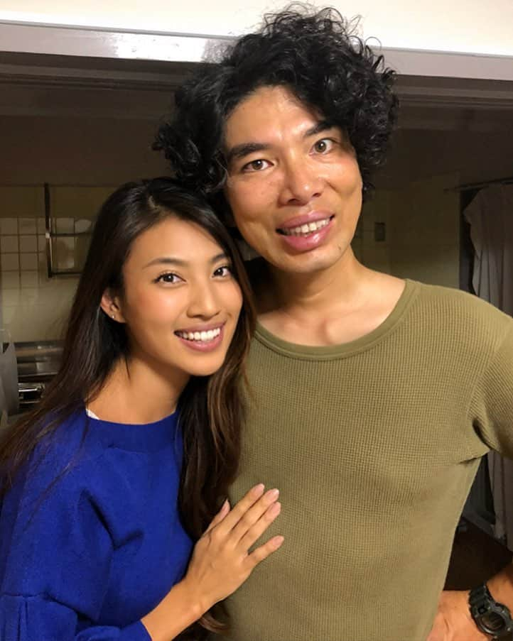 青山めぐさんのインスタグラム写真 - (青山めぐInstagram)「ドラマ#ブラックスキャンダル では、ゲス芸能記者 巻田役の#片桐仁 さんの奥さん役をさせていただきました💍 片桐さんとの初共演は『日曜劇場 99.9』で、その時は片桐さんを一本背負いで校庭のど真ん中に叩きつけさせていただきました🥋ｗ  #ドラマ #深夜ドラマ #ラーメンズ #夫婦役 #片桐さん の#スマホケース が#カメムシ でした。#読売テレビ #日本テレビ #日テレ #木曜ドラマ Ｆ#日曜劇場 #日曜劇場999  以来」11月2日 13時43分 - megu_19880928