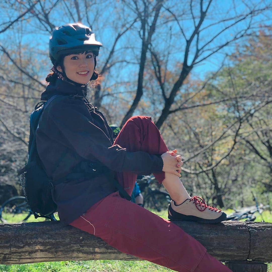 のインスタグラム：「本日マウンテンバイク日和です🚵‍♀️ ぶらり寄り道しながらのツーリング、最高でした♪ 🍦🍵🍊 #遠足気分で #鼻歌うたいながら #子供に戻れるアクティビティ #MTB日和 #今月末はつばい」