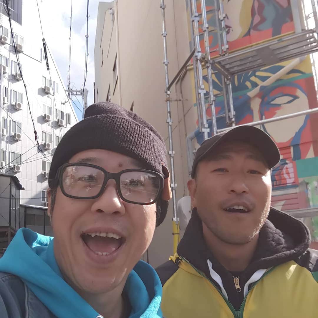 のインスタグラム：「西成WANプロジェクト ちら見してきました✌️ ワンマンにも出てもらうし～ SHINGOお兄さんをチェックone.two  #西成wanプロジェクト #shingo西成」