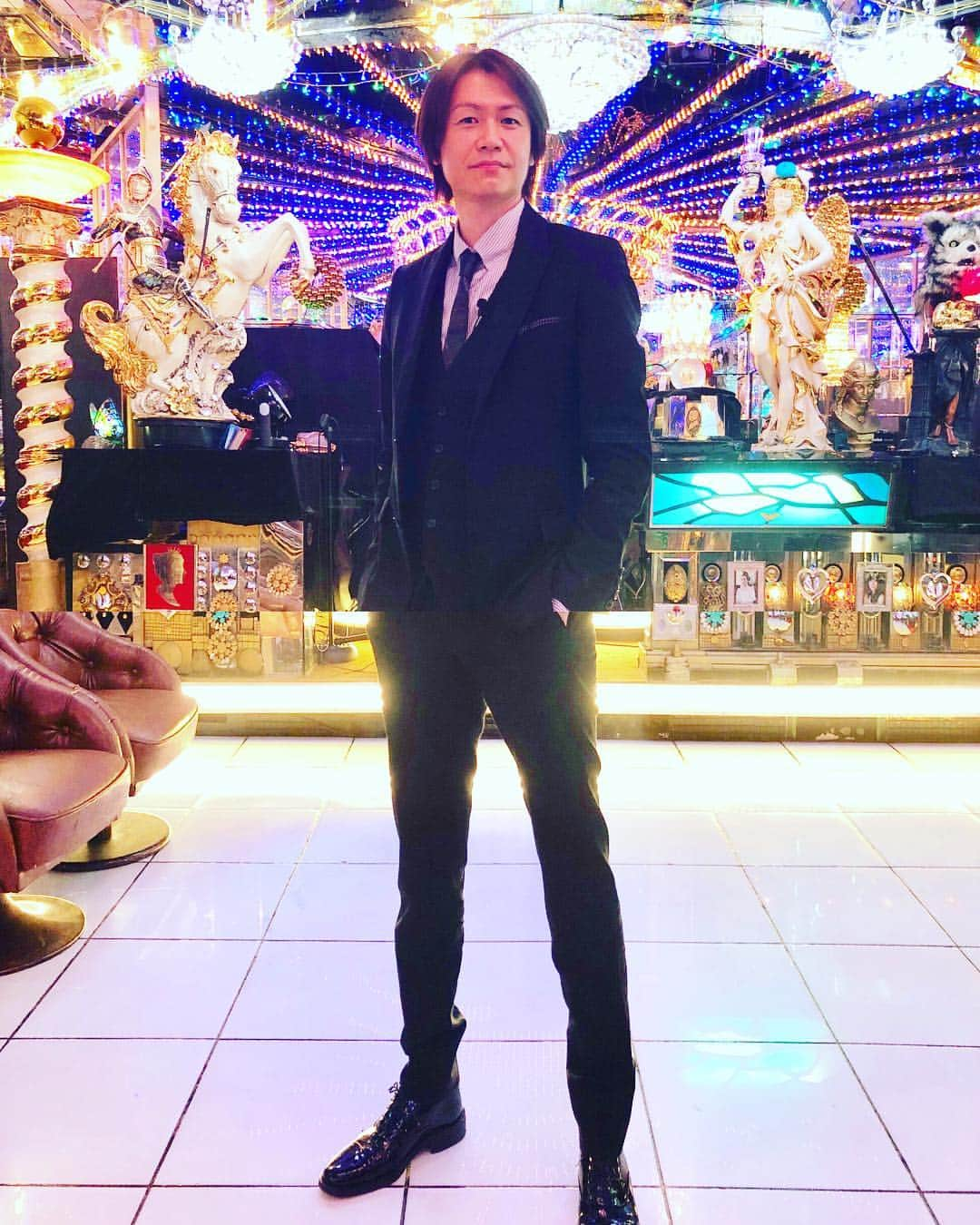 城咲仁さんのインスタグラム写真 - (城咲仁Instagram)「久しぶりのクラブ愛本店！ 昨日は、AbemaPrime（アベマプライム）の収録をクラブ愛で行いました 放送は11/6火曜日21:00からです 今は日テレで、これから番組収録です 頑張ります  #城咲仁  #アベプラ #山田菜々 ちゃん #ホスト #クラブ愛 #バラエティー #AbemaPrime #赤裸々 ※AbemaPrimeとは、インターネットテレビ局AbemaTV内ニュースチャンネルAbemaNewsで、平日の21:00 - 23:00に生配信されている報道番組。略称「アベプラ」。」11月2日 15時59分 - shirosaki_jin_official