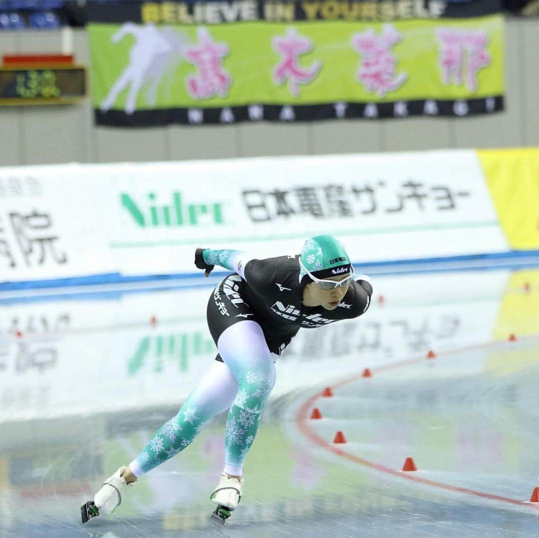 高木菜那のインスタグラム：「全日本距離別選手権終わりました。 皆様の応援が力となりました。遠いところから来てくださった方々や初めてスケートを見にきてくれた方々が沢山いて本当に嬉しかったです！ 会場に来れなかった人からも応援メッセージが届いたり凄く力になりました！ 有難うございました。 結果はまだまだでしたがこれから日本でのW杯が2回もあるという事で、もっともっと成長していきたいと思います。そして皆様にももっとスケートの楽しさを伝えられればいいなと思っています(*^^*) やっとシーズン開幕です！ 頑張ります！！！ そして久しぶりの更新になりました…笑 明日か明後日くらいに久しぶりにオフショットでも更新しようかなと思ってます。笑 #speedskate #nidec #nagano」