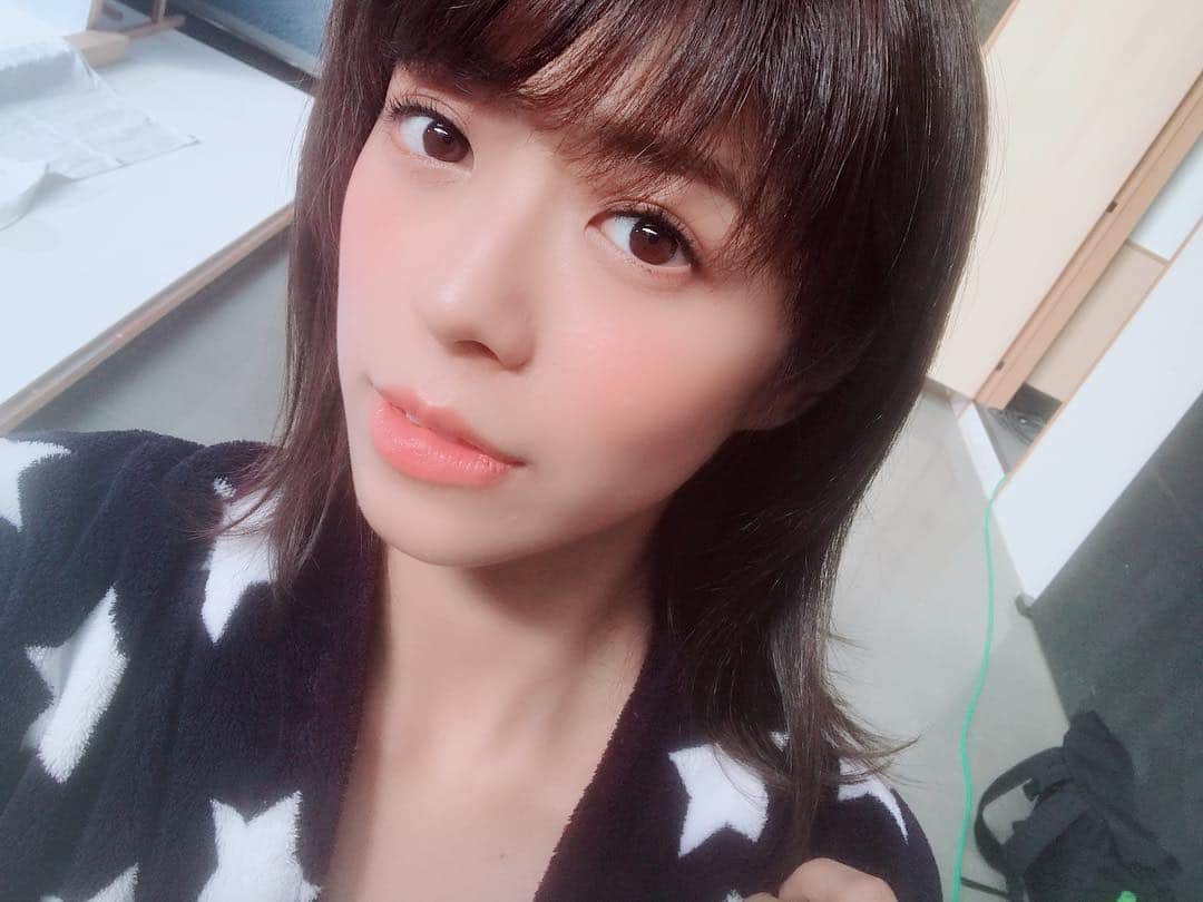わちみなみのインスタグラム：「2日間撮影でした！✨✨﻿ ﻿ 今回はたまたま、初めてグラビアの撮影をしたスタジオで、その時のカメラマンの方に撮影していただいて、変わったね！って言ってもらえて﻿ ﻿ (出版社の就活もしてたんだよねその時期！懐かしいです。。）﻿ ﻿ 初めた頃は今よりもさらにもっとできないことだらけで毎回悔し涙、、な感じで、、﻿ ﻿ ﻿ そんなときから見守ってくださる人がいると思うと短い人生ながらも？もっと頑張らなきゃ！と思えました！！﻿ ﻿ ﻿ そう思わせてくださる人が周りに沢山いることにありがとうですね💦✨﻿ ﻿ 毎日、一生懸命がんばります❗️」