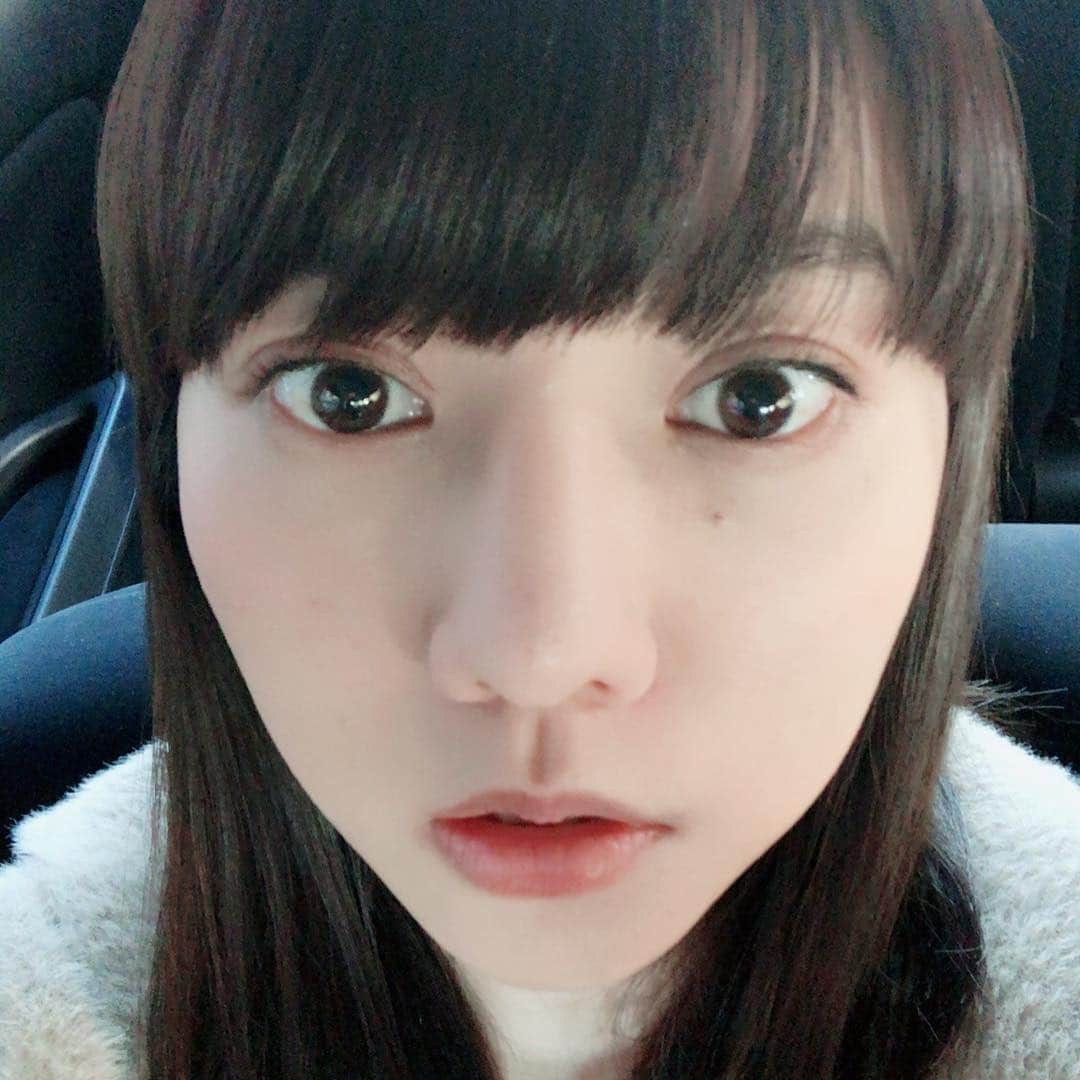 のインスタグラム：「* 今日は撮影を終えて 妹の大学の文化祭に行くという アクティブな一日でした😻💜 おやすみなさい🛌 . #文化祭 #gn」