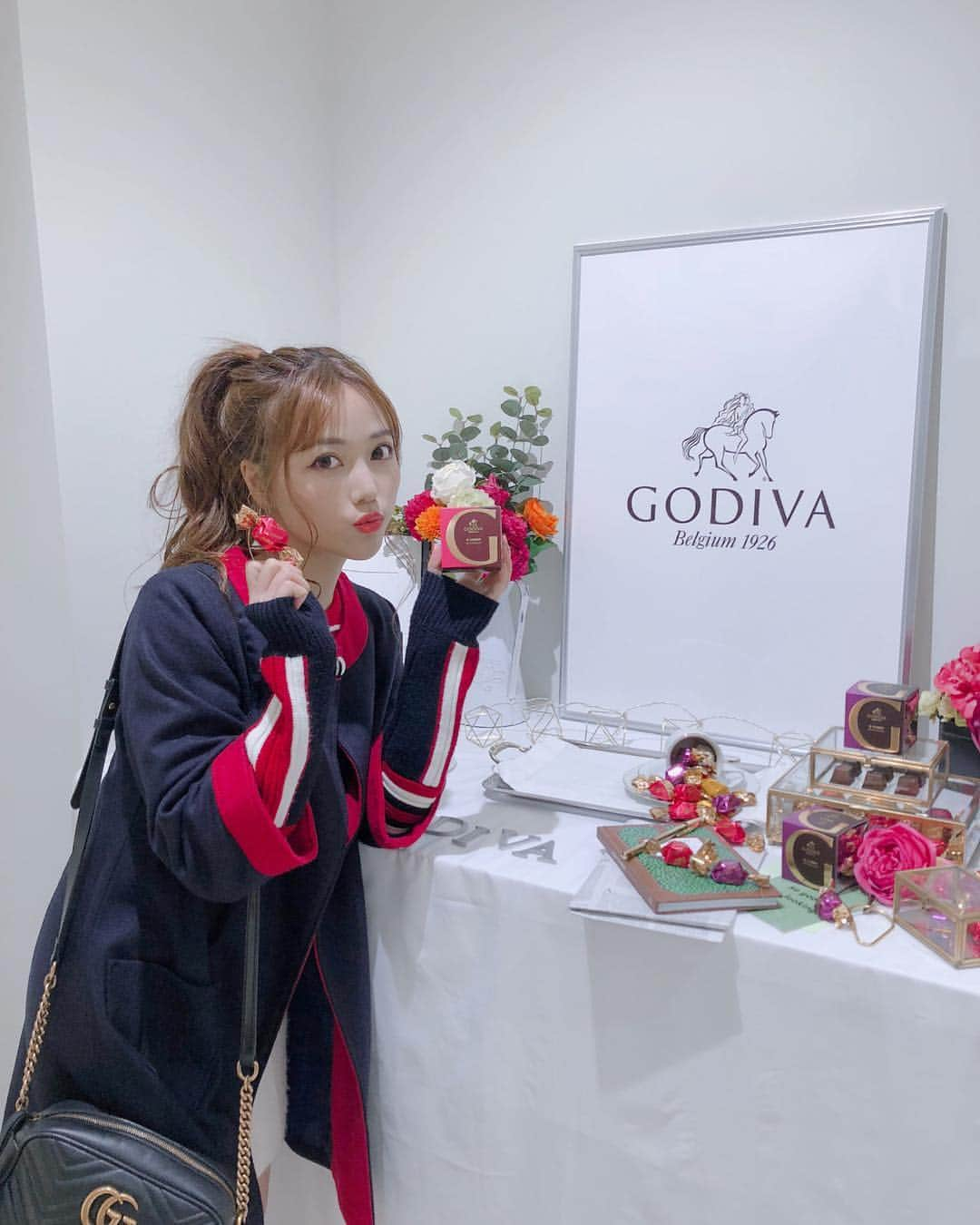 石川晶子（あきぽよ）さんのインスタグラム写真 - (石川晶子（あきぽよ）Instagram)「GODIVAのイベントに遊びに行ってきました💙 . airClosetとGODIVAのコラボで 洋服とチョコレートのセットになってるよ🍫 . 美味しいチョコレートも頂き、ステキな空間でした❤️ . . #ゴディバ #エアークローゼット #チョコレート #エアクロでゴディバ #Gキューブ」11月2日 22時20分 - i_am____aki