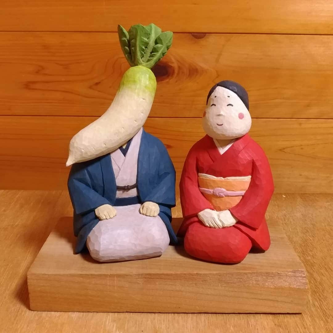 Seiji Kawasakiさんのインスタグラム写真 - (Seiji KawasakiInstagram)「あるご夫婦をイメージして作った木彫りの像ができました。材料は桂の木。ご依頼で制作させていただきました。一年越しで制作しました。 #woodcarving #夫婦 #木彫り」11月2日 22時31分 - seiji_kawasaki