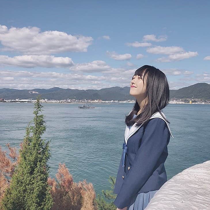 のインスタグラム：「． はじめまして ． STU48の石田千穂です☺︎ 広島県出身 高校2年生 16歳です いえっ✌🏻 ． ． 今日からInstagramを始めました、！ 私らしく更新していけたらなって思います よろしくお願いします ． #stu48 #CharmingTrip #石田千穂」