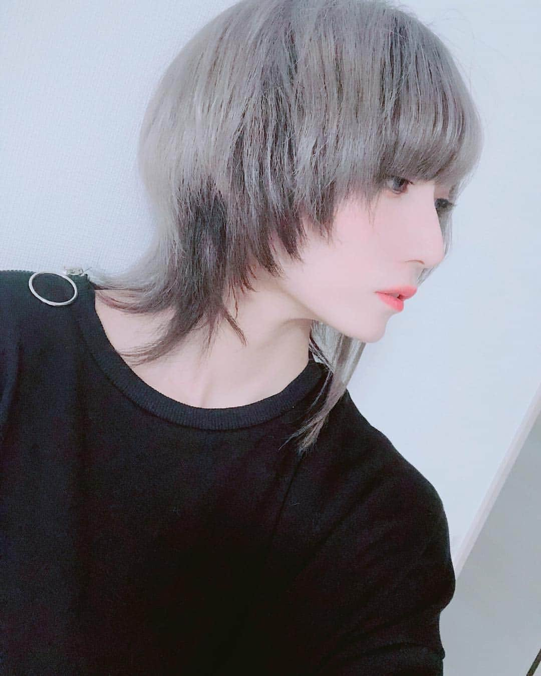 青木志貴さんのインスタグラム写真 - (青木志貴Instagram)「new hair&before」11月2日 23時34分 - eerie_eery