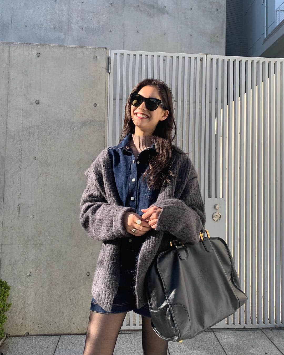 新木優子さんのインスタグラム写真 - (新木優子Instagram)「私服  all in one : @style_mixer  outer cardigan : @perverze_official  inner knit : @sly_official  shoes : @blackbymoussy_official  bag : @loewe  sunglasses : @celine  gold ring : @CELINE platina ring : @cafering.platinum」11月2日 23時40分 - yuuuuukko_