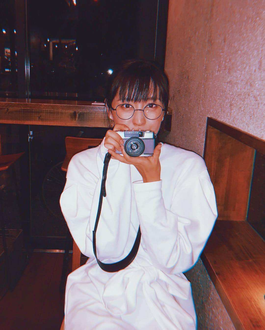 橘花梨さんのインスタグラム写真 - (橘花梨Instagram)「可愛いがってくれたり、可愛がってあげてる、だいすきなせんぱい☺︎♡ #ななせちゃん * * * #七世ちゃん #岩井七世 #かわいい #天使 #丸めがね #カメラ女子 #ポニーテール #カレー好き #ジュラシックガール #お洒落さん #おちゃめ #先輩 #愛 #イトーカンパニー #love #instadaily  あとは心にしまっとこ。ポッ🐣照」11月2日 23時49分 - tachibana_karin