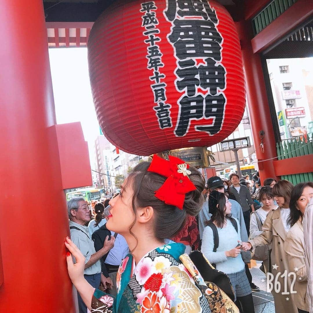 菅原萌香さんのインスタグラム写真 - (菅原萌香Instagram)「前撮りしてきました👘 前撮り終わって浅草をお散歩♪たくさんの外国人の方に声掛けて頂いて嬉しかった😆 ･ #ハタチ#前撮り#浅草」11月3日 0時26分 - sgwr_mek0524