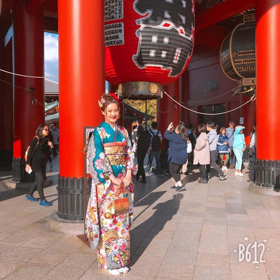 菅原萌香のインスタグラム：「前撮りしてきました👘 前撮り終わって浅草をお散歩♪たくさんの外国人の方に声掛けて頂いて嬉しかった😆 ･ #ハタチ#前撮り#浅草」