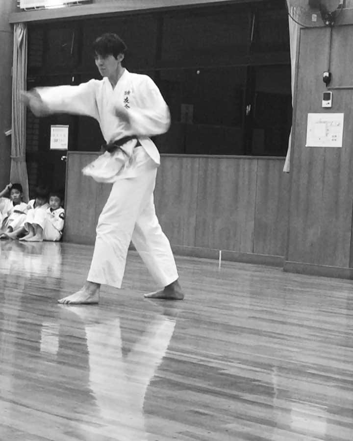 高野海琉のインスタグラム：「空手🥋してきましたー 満月（ワンシュウ）の型です。 カメラブレブレだけど多少勘弁🤪  #空手 #満月の型 #高野海琉」