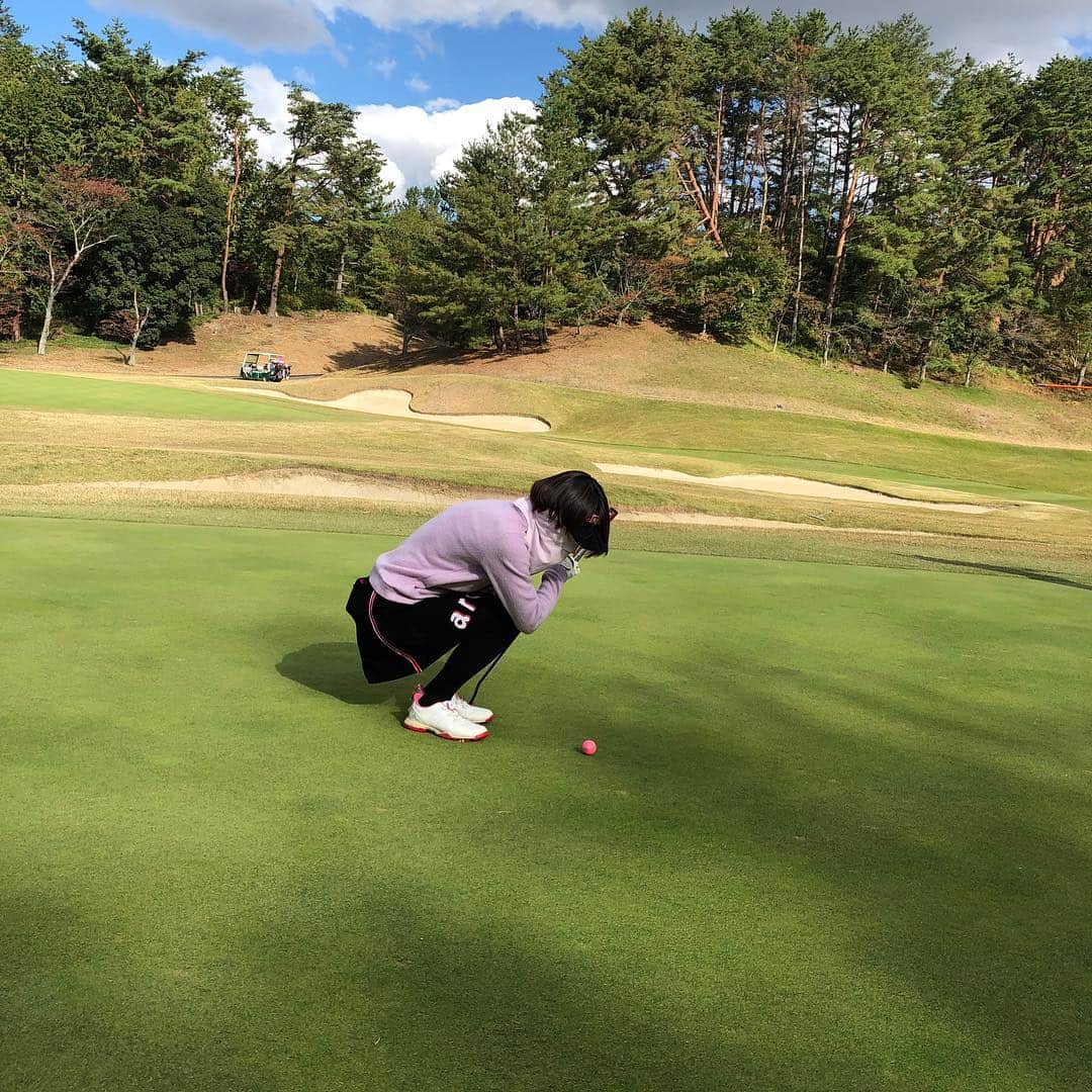 宮崎宣子さんのインスタグラム写真 - (宮崎宣子Instagram)「京都ゴルフ⛳️🏌️‍♀️ 難しいーー💦 砲台グリーンに悩まされました😭 全部転げ落ちてしまう…😅 栗東、三上のトーナメントコースは、私にはまだレベルが高すぎました⛳️ でも、紅葉🍁もしてて、綺麗でした🍁🍁🍁 #京都ゴルフ #京都旅 #女子旅 #砲台グリーン #トーナメントコース #栗東コース #三上コース」11月3日 11時57分 - miyazaki_nobuko