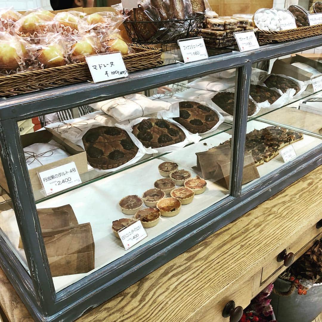 たまこ部 多摩センターさんのインスタグラム写真 たまこ部 多摩センターinstagram ココリアにケーキ 屋さんが２つオープン バーゼルは南大沢や八王子とかにあるお店 ロールケーキや 箱型のケーキがお手頃価格で美味しい カットケーキは今後も扱わないのかなー