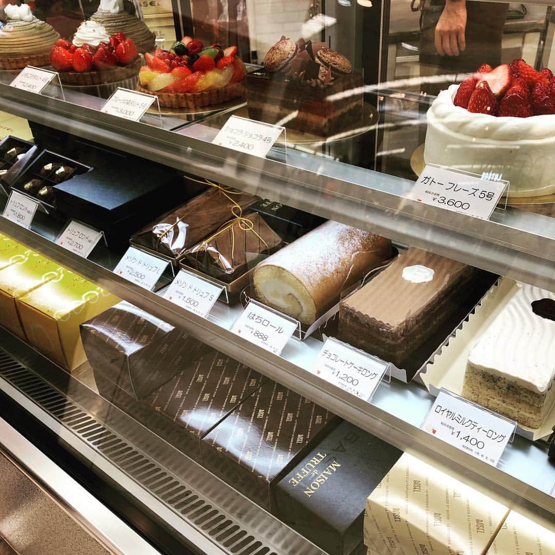 たまこ部 多摩センターさんのインスタグラム写真 たまこ部 多摩センターinstagram ココリアにケーキ 屋さんが２つオープン バーゼルは南大沢や八王子とかにあるお店 ロールケーキや 箱型のケーキがお手頃価格で美味しい カットケーキは今後も扱わないのかなー