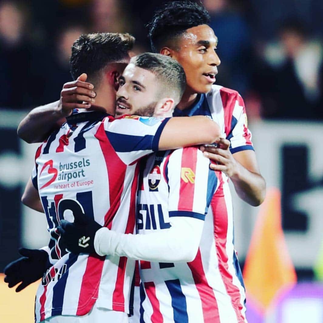 ダニエル・クローリーのインスタグラム：「Cup win🙌🏻 Ajax away tomorrow ⚽️💪🏻」