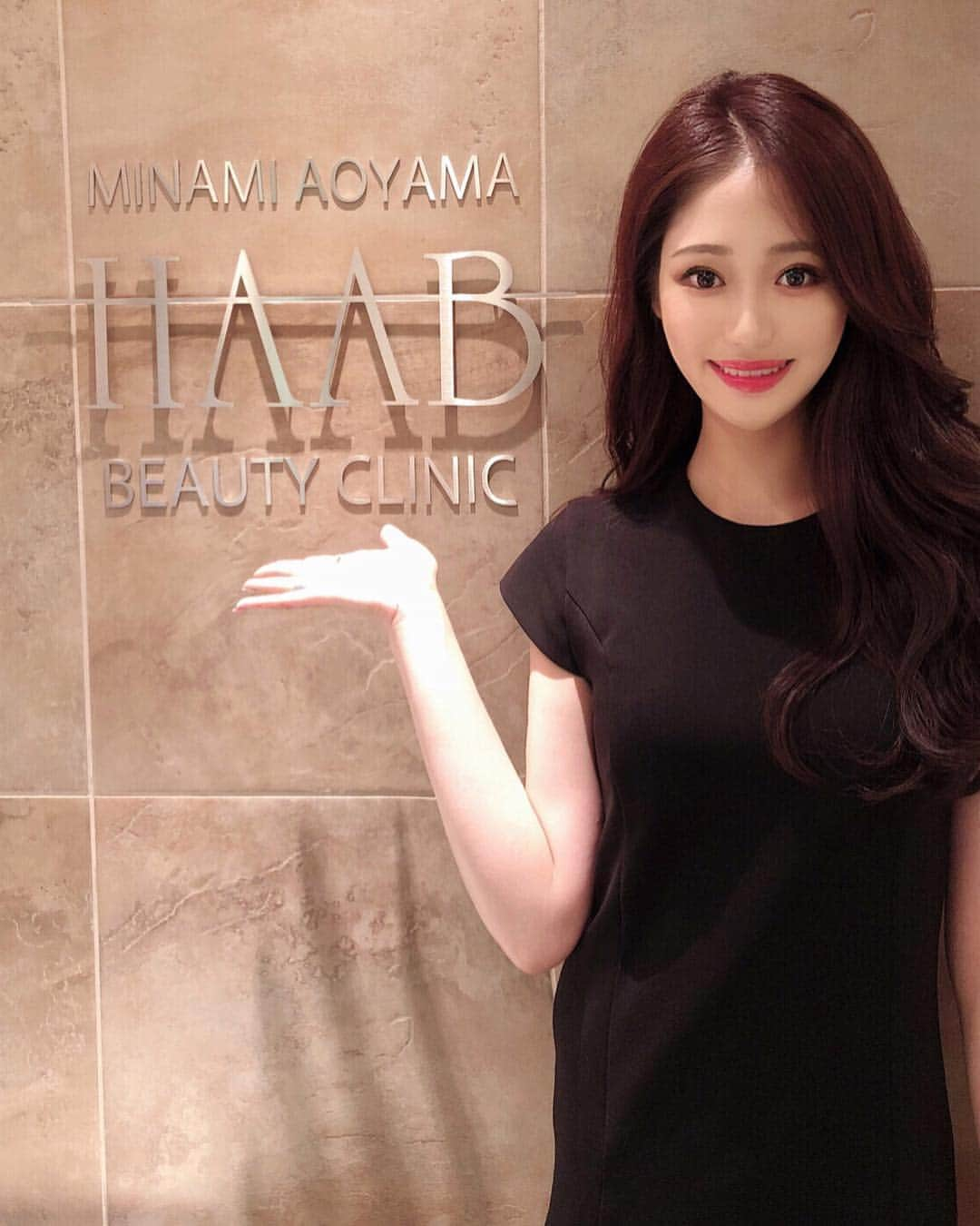 下津明日香さんのインスタグラム写真 - (下津明日香Instagram)「>>> >> きのうはHAAB CLINICにいってきたよ♡ 全身医療脱毛5回コース契約してきました！ 医療脱毛と聞くと痛いイメージだけど ほとんど痛み感じなかったよ✌️ 美肌効果もあるんだって❤️わくわく🌟w ↓ 私のインスタ見たで今月中の問い合わせなら 全身脱毛が10%オフになるみたい！ @haab_official ✔︎メンズはこちら👨🏼✨ @haab_homme」11月3日 12時28分 - asukagram0223