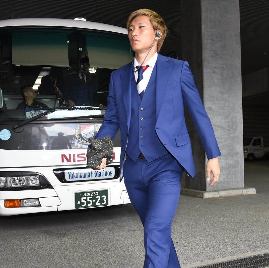 横浜F・マリノスさんのインスタグラム写真 - (横浜F・マリノスInstagram)「Here comes our boys! 🆒👔😎 #fmarinos #Jリーグ #jleague #スーツ #suits by @globalstyle_jp #チアゴマルチンス #喜田拓也 #ユンイルロク #イッペイシノヅカ #飯倉大樹 #扇原貴宏 #伊藤翔 #畠中槙之輔 #ドゥシャン」11月3日 12時29分 - yokohamaf.marinos