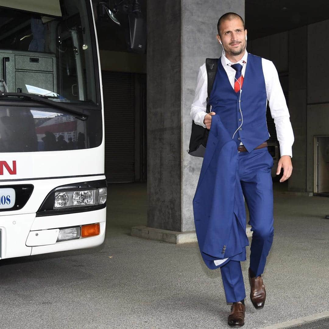 横浜F・マリノスさんのインスタグラム写真 - (横浜F・マリノスInstagram)「Here comes our boys! 🆒👔😎 #fmarinos #Jリーグ #jleague #スーツ #suits by @globalstyle_jp #チアゴマルチンス #喜田拓也 #ユンイルロク #イッペイシノヅカ #飯倉大樹 #扇原貴宏 #伊藤翔 #畠中槙之輔 #ドゥシャン」11月3日 12時29分 - yokohamaf.marinos