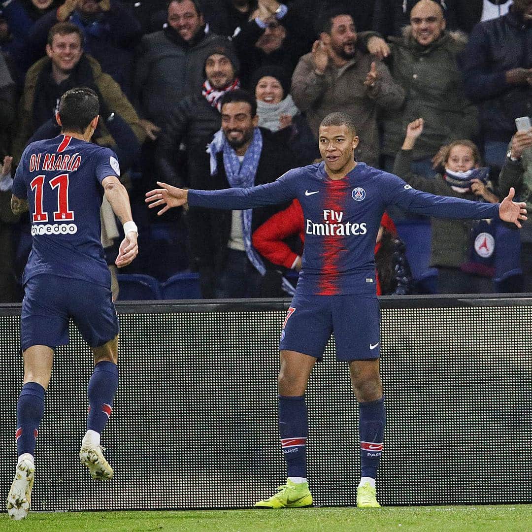 パリ・サンジェルマンFCさんのインスタグラム写真 - (パリ・サンジェルマンFCInstagram)「💪 We did it! 1⃣2⃣ wins in a row in Ligue 1 💪 Nous l'avons fait ! 1⃣2⃣ victoires consécutives en Ligue 1 . Paris Saint-Germain 2️⃣-1️⃣ Lille ⚽️ #KylianMbappé 70’ ⚽️ #NeymarJr 85’ . #PSGLOSC #Paris #ParisSaintGermain #PSG #ICICESTPARIS #AllezParis」11月3日 7時03分 - psg