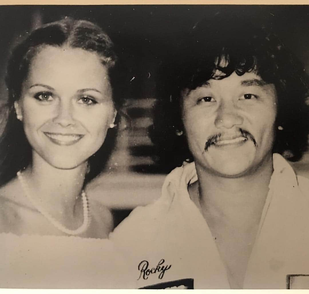 デヴォン青木のインスタグラム：「When most of your family photos have been lost moving and you find one great one still survives!!! A treasure.  Mom and Dad ❤️❤️」