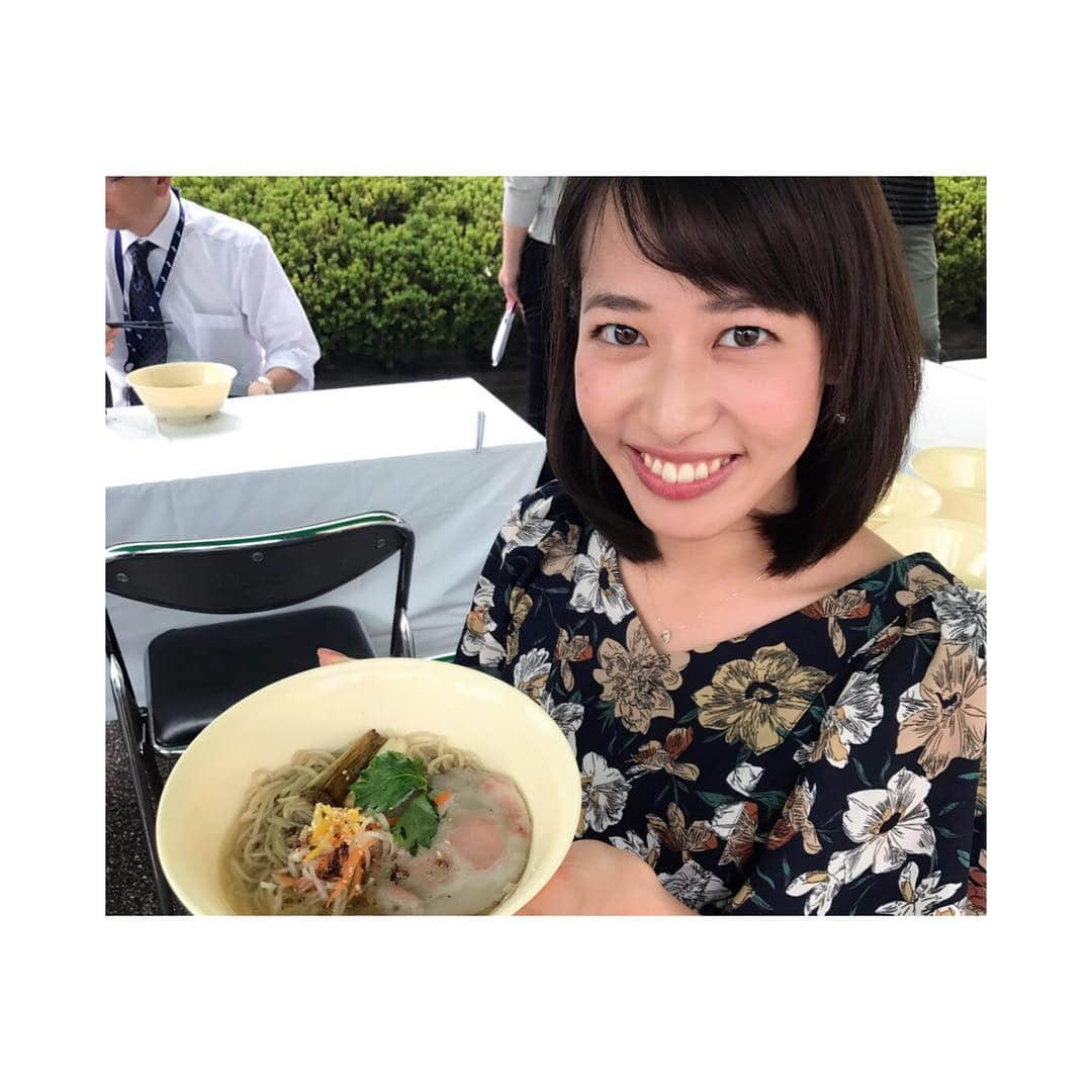 大西遥香さんのインスタグラム写真 - (大西遥香Instagram)「. 新潟自慢ラーメン🍜❤️ . uxが1年かけて作った、新潟の自慢の食材だけを使った至極の一杯です✨✨ . 新潟自慢フェスタで今日と明日、一日350杯限定で食べられます🍥💗 . このあと6時間生放送の新潟自慢TVもみてね📺❤️ . #ux #新潟自慢 #新潟テレビ21  #6時間生放送  #新潟自慢ラーメン は #新潟市産業振興センター で #🍜」11月3日 7時16分 - hrka_onsh