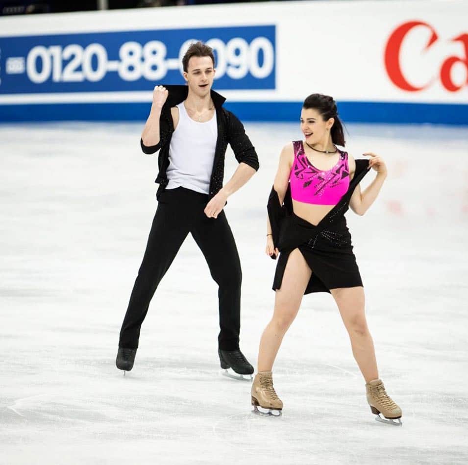 ナタリア・カリシェクのインスタグラム：「Are you ready for the weekend? 😹💃🏻🕺🏼🔥 #figureskating #sportlife #memories #competition」