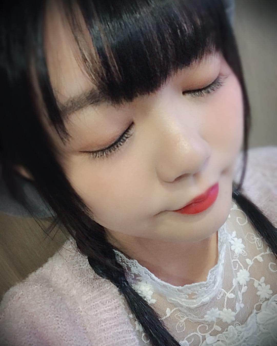 五比桐美憂のインスタグラム：「オレンジメイク🍊雑誌の付録コスメ  色合いがお気に入りでよく使ってる！！ アイシャドウベースもついてるし発色もよくて◎ #付録 #メイク #オレンジメイク」