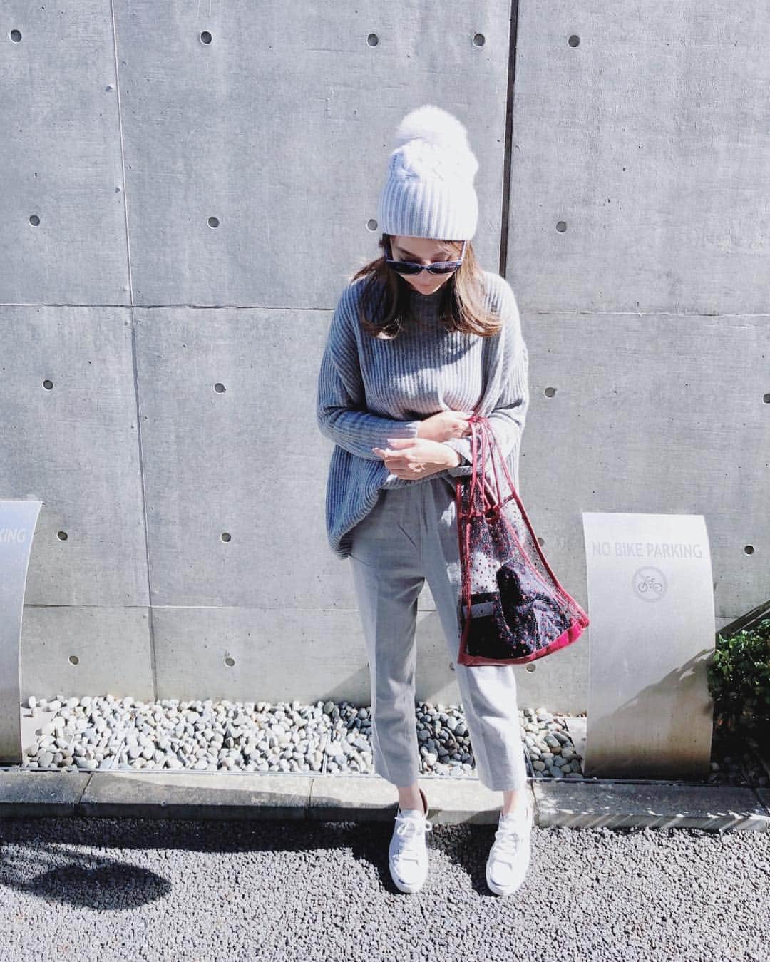 カオルコさんのインスタグラム写真 - (カオルコInstagram)「grayaddict  ニット帽の季節がやってきた  #fashion #drawer #enfold #jackpurcell #converse #ludlow #dior #fashiondiaries #コーディネート」11月3日 20時52分 - ka_ruk_