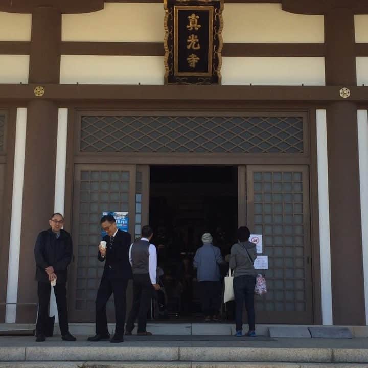 松宮宏のインスタグラム：「雀百まで踊り忘れず。兵庫津JAZZ。@真光寺」