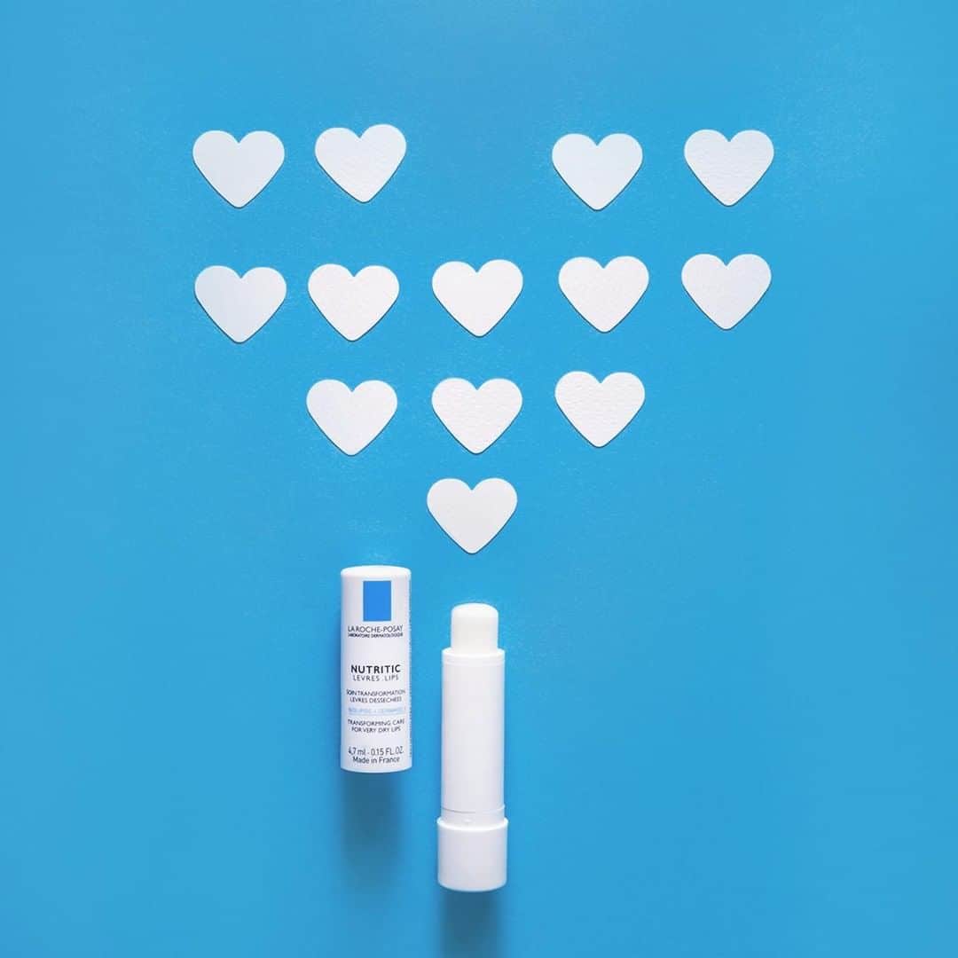 LA ROCHE-POSAY JAPAN ラロッシュポゼのインスタグラム：「.﻿ ＼これでカサカサ唇とはもうお別れ！？／﻿ ﻿ この季節に気になるのが、唇の乾燥…﻿ 唇がカサカサだと鏡を見るたびに憂鬱になりますよね。﻿ ﻿ そんなときにおすすめなのがラ ロッシュ ポゼのリップケア😊﻿ ﻿ ビオオイル、シアバター (エモリエント成分)配合で敏感になりがちな唇をしっとりなめらかに整えます。﻿ さらにセラミド配合なので肌のバリア機能(角層)をサポートし、しっとりうるおいを与えます。﻿ ﻿ 冬はリップケアで、うるおってなめらかな唇に💙﻿ ﻿ #ラロッシュポゼ #リップケア #larocheposay #乾燥肌 #敏感肌 #低刺激設計 #敏感肌コスメ #スキンケア #ドクターズコスメ」