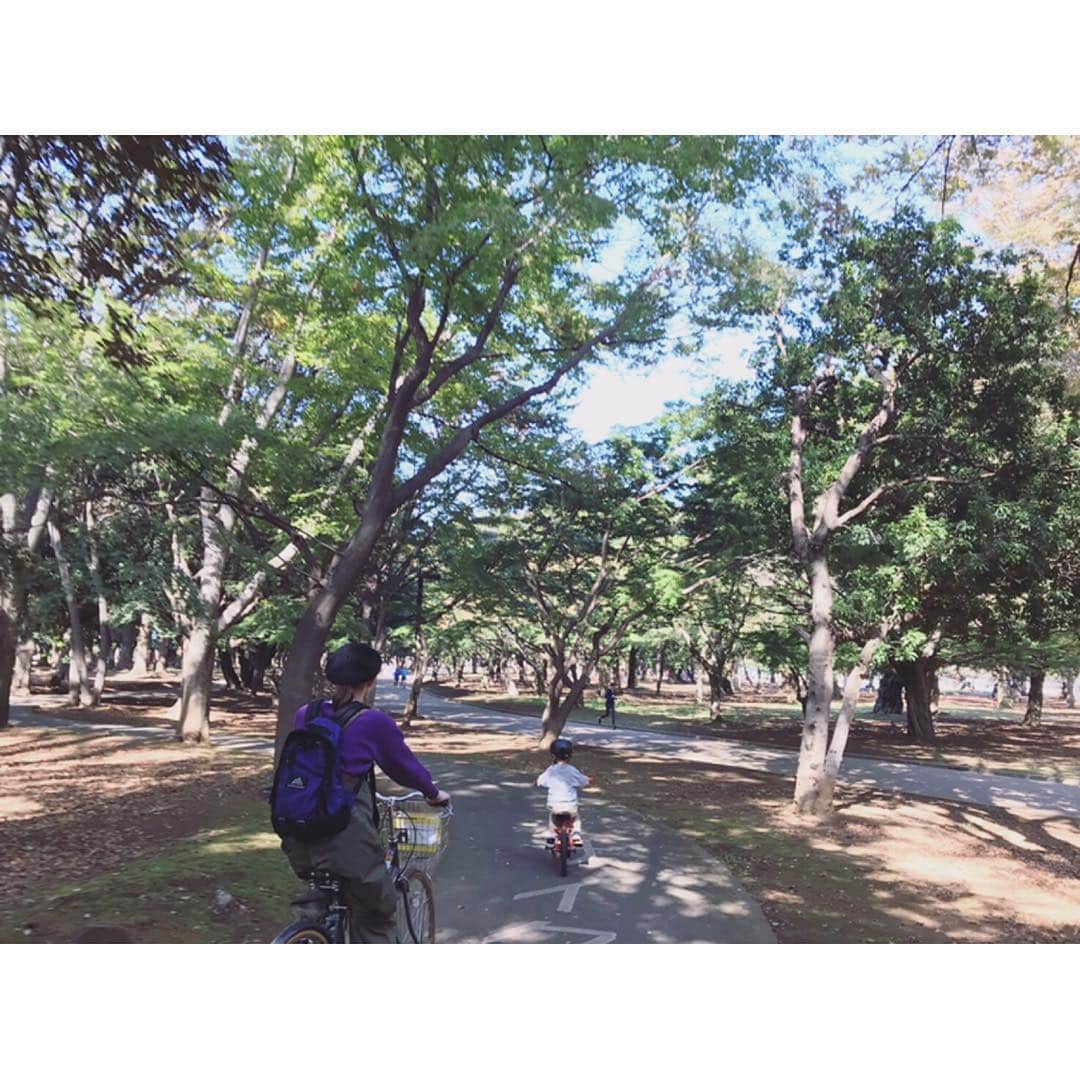 高見まなみさんのインスタグラム写真 - (高見まなみInstagram)「最近は、紫の気分💜 小さめのグレゴリーがちょうどいいな☺️ . .  #代々木公園  #サイクリングコース #レンタル自転車」11月3日 13時59分 - manami_takami